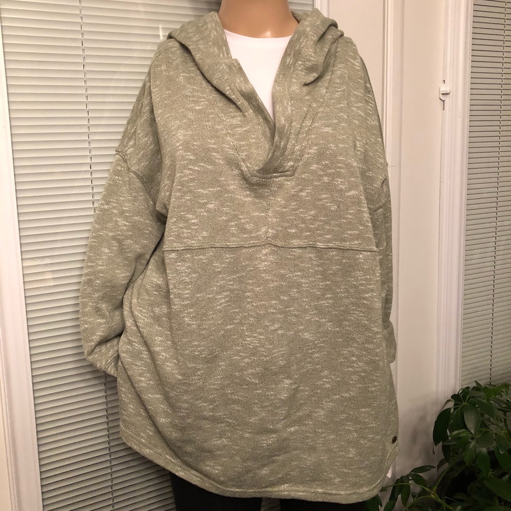 NWT...Roxy long-sleeve hooded top. Size XL
